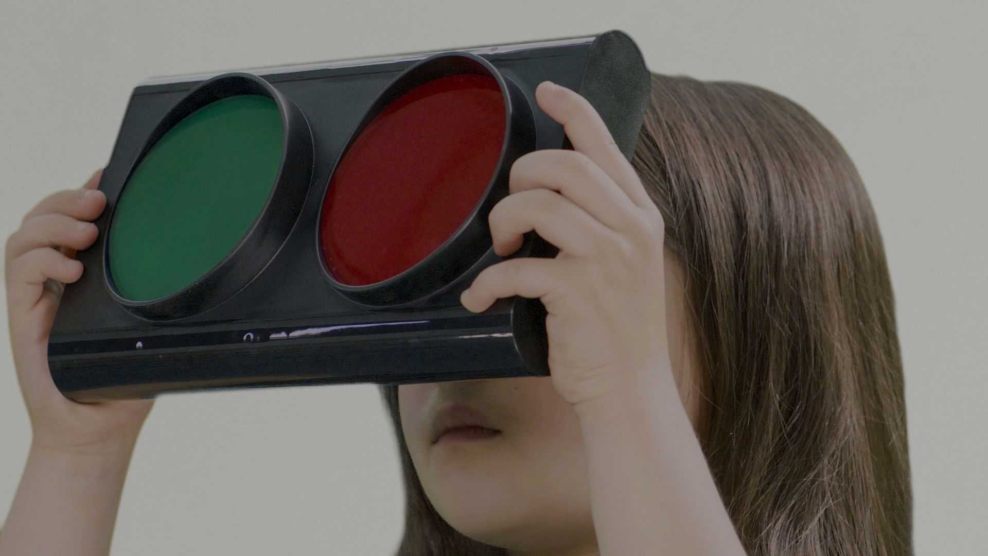 girl with orizontal traffic lights era80