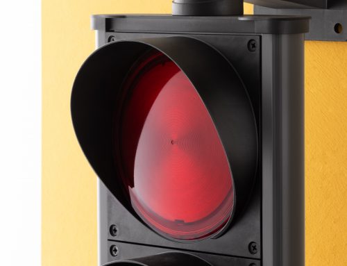 The aluminium traffic light with LED lighting: a unique product in the Stagnoli Accessories catalogue