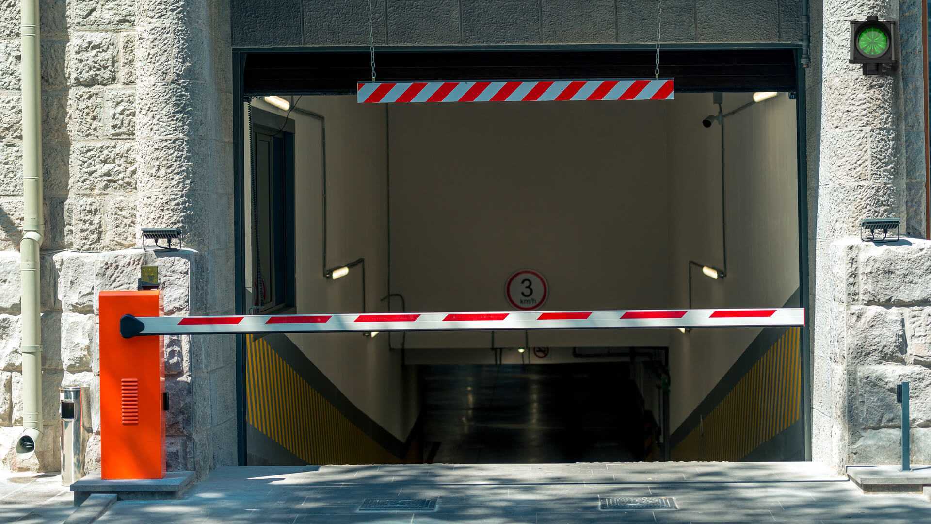 Parking-Traffic-Light-Control-Unit-Installation Parking-Traffic-Light-Control-Unit-Installation